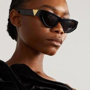 Bottega Veneta BV1176S 001 Sunglasses Black Cat Eye Frame, Grey Lenses